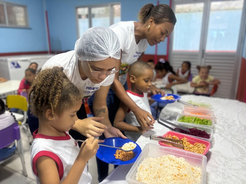 A nutrição nas escolas comunitárias transformam vidas!