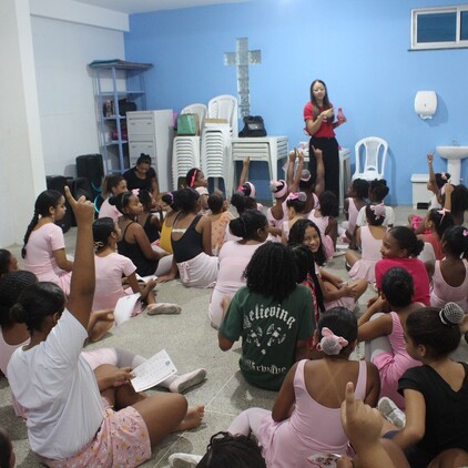 Primeira aula de Ballet é marcada por palestra da Colgate sobre saúde bucal