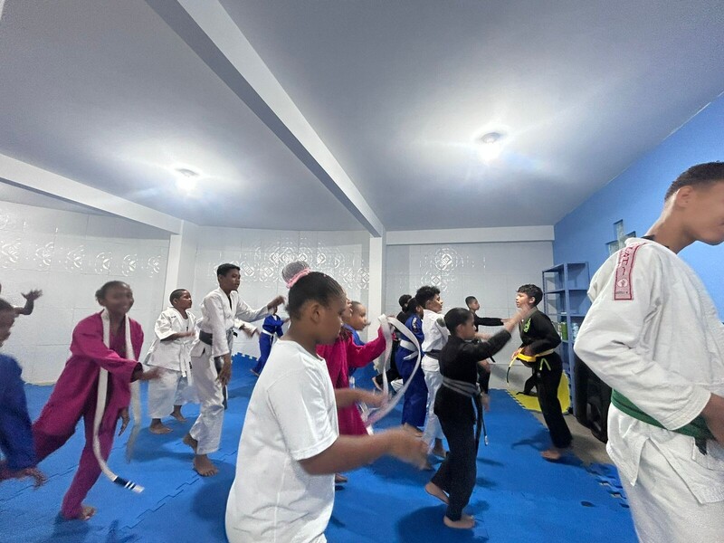 Aulas de Jiu-Jitsu são retomadas nas Obras Compaixão em São Cristóvão